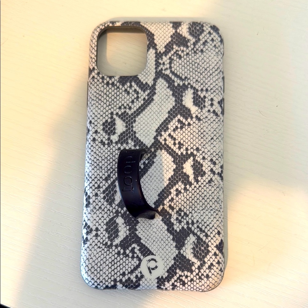 Snakeskin Pattern iPhone 11 Pro Max Case - Black and White